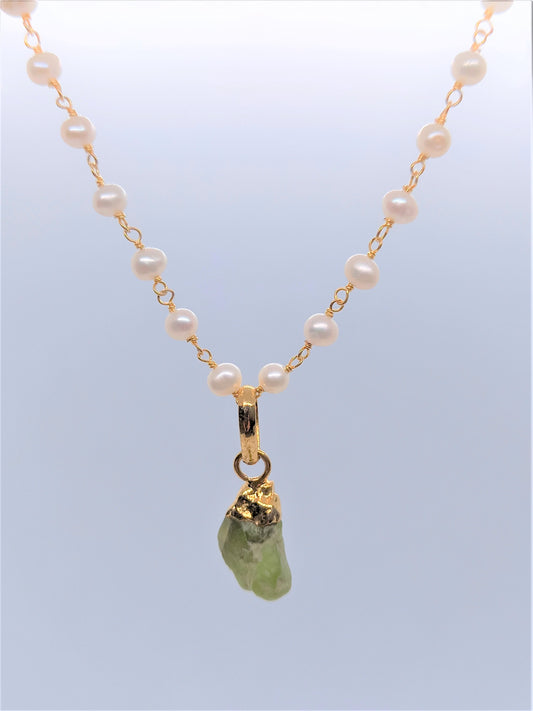 Serenity Jewellery - Raw Peridot on Freshwater Pearl chain